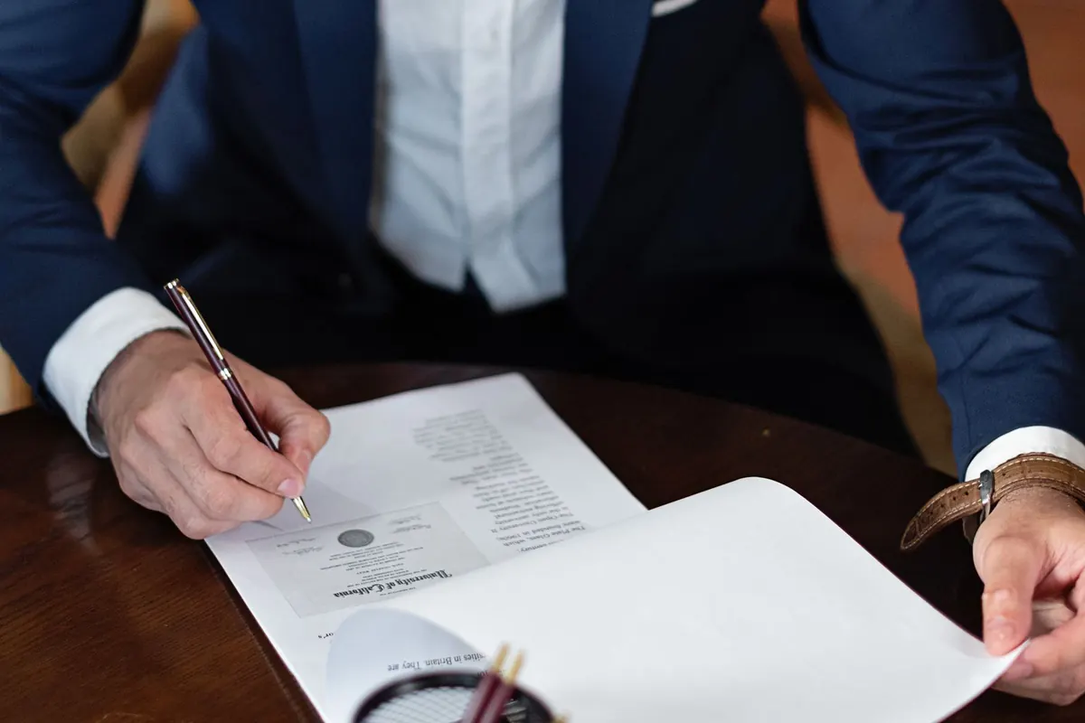 Employee signing employment paperwork that includes an arbitration agreement